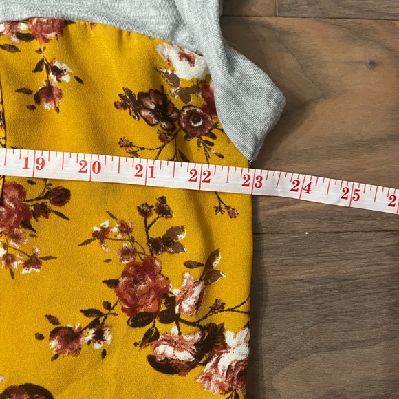 EUC XL Floral Shirt - Picture 6 of 7